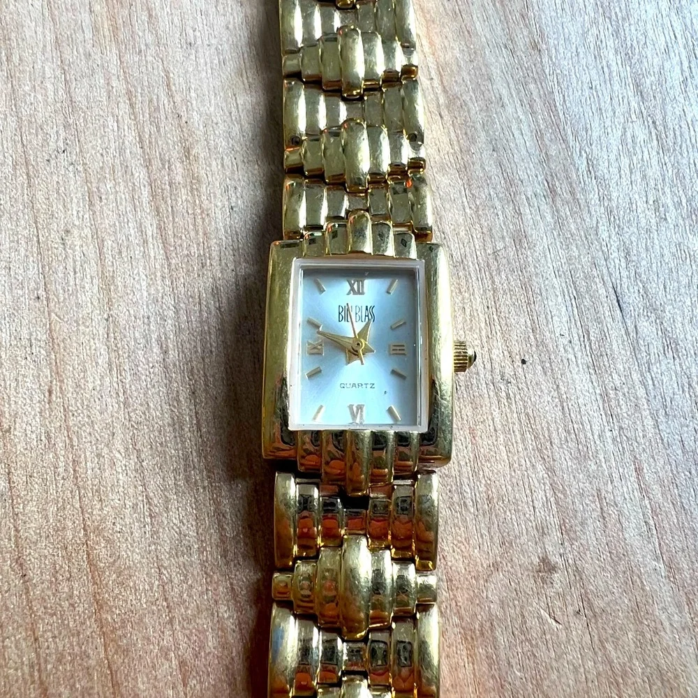 Bill Blass ladies rectangular gold tone Art Deco style dress Watch NEW BATTERY